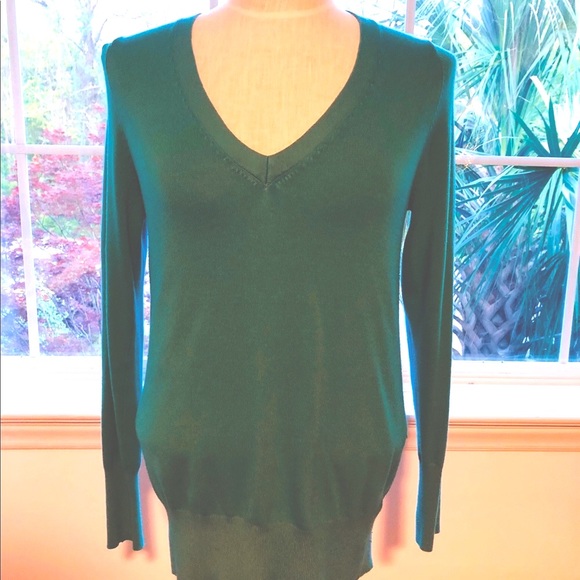 Kenneth Cole Sweater V-neck Size M Banded Bottom - Picture 2 of 5